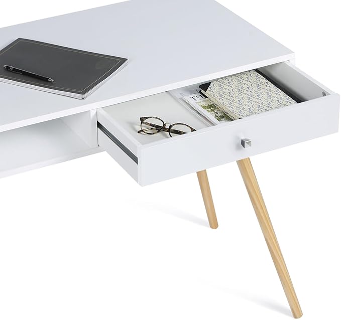 FIFTY Scandinavian desk with oak decor