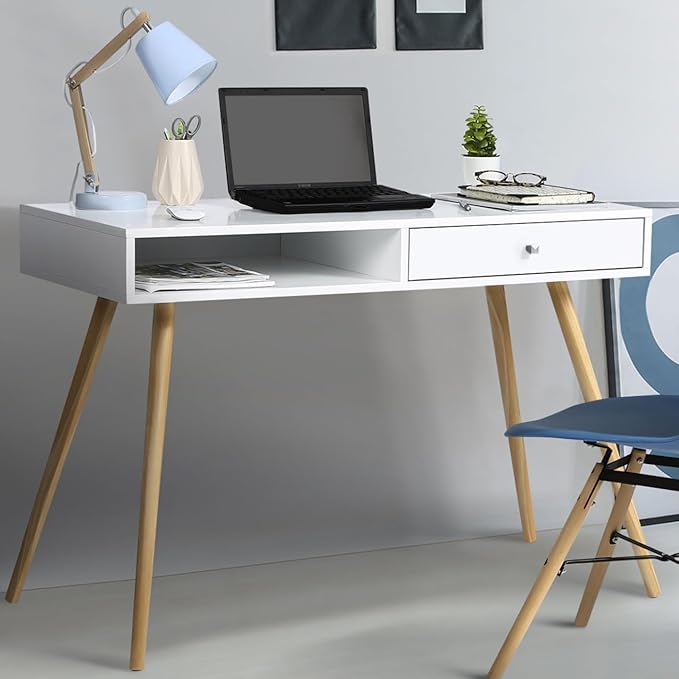 FIFTY Scandinavian desk with oak decor